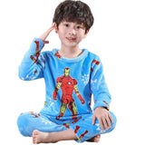 Ces pyjamas ne sont pas seulement chauds et confortables ; ils sont aussi conçus pour être pratiques. Faciles à entretenir, ils peuvent être lavés en machine sans perte de texture ou de couleur, grâce à une flanelle de qualité supérieure résistante aux lavages fréquents. La taille élastique et les poignets côtelés assurent un ajustement parfait et empêchent l'infiltration d'air froid.