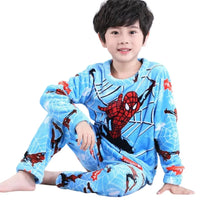 Ces pyjamas ne sont pas seulement chauds et confortables ; ils sont aussi conçus pour être pratiques. Faciles à entretenir, ils peuvent être lavés en machine sans perte de texture ou de couleur, grâce à une flanelle de qualité supérieure résistante aux lavages fréquents. La taille élastique et les poignets côtelés assurent un ajustement parfait et Empêchent l'infiltration d'air froid.