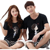 Découvrez le confort et le style avec notre "2023 Couple Pajama Set", idéal pour les soirées détente ou les nuits douces en couple. Confectionnés en coton de haute qualité, ces pyjamas offrent une douceur inégalée et une respirabilité optimale, parfaits pour les chaudes nuits d'Été. Le design élégant avec un motif discret de Stich ajoute une touche de fantaisie, tout en restant suffisamment sobre pour une allure chic à la maison.