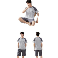 Plongez dans le confort ultime avec notre nouvel ensemble De pyjamas d'été pour couples. Fabriqué en coton doux et respirant, cet ensemble est parfait pour les nuits chaudes ou pour se détendre à la maison. Disponible pour hommes et femmes, chaque ensemble est conçu pour offrir une liberté de mouvement maximale sans sacrifier le style.