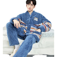 Découvrez le confort suprême avec notre manteau moelleux et pantalon assorti.
