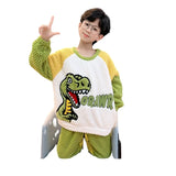 Équipez vos enfants pour l'hiver avec nos pyjamas en flanelle veloutée, spécialement conçus pour apporter confort et style à leur routine nocturne. La capuche ajoutée procure non seulement une protection supplémentaire contre le froid, mais ajoute également une touche de fun à leur tenue de nuit avec son design inspiré des personnages préférés des enfants. La polaire corail garantit une isolation optimale, tout en restant légère et respirante.