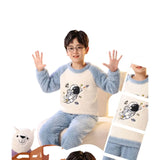 Nos pyjamas pour enfants ne sont pas seulement mignons; ils sont construits pour durer. Fabriqués avec une polaire corail de haute qualité et une flanelle plus veloutée, ces ensembles résistent aux lavages fréquents sans perdre leur couleur ni leur douceur. La durabilité combinée à des détails pratiques comme des poignets élastiques et une taille flexible assurent que ces pyjamas Grandissent avec vos enfants.