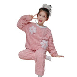 Garder Les pyjamas de vos enfants propres et frais n'a jamais été aussi simple. Nos ensembles de pyjamas en polaire corail sont conçus pour un entretien facile, lavables en machine et séchables à basse température. Suivez nos conseils simples pour l'entretien pour prolonger la durée de vie des vêtements de nuit de vos enfants, tout en conservant leur douceur et leur éclat.