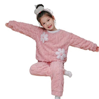  Nos ensembles de pyjamas en polaire corail sont conçus pour un entretien facile, lavables en machine et séchables à basse température. Suivez nos conseils simples pour l'entretien pour prolonger la durée de vie des vêtements de nuit de vos enfants, tout en conservant leur douceur et leur éclat.