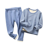Intégrez style et confort dans la garde-robe de nuit de vos enfants avec nos pyjamas coréens. Chaque ensemble est conçu pour offrir une aisance de mouvement complète, avec une coupe spacieuse et des finitions soignées. Les motifs ludiques et les couleurs vives rendent ces pyjamas aussi jolis que confortables, assurant que vos enfants les adoreront Dès le premier port.