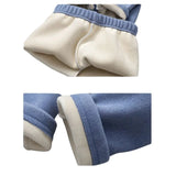 Gardez les pyjamas de vos enfants en parfait état sans effort supplémentaire. Nos ensembles de pyjamas sont conçus pour être faciles à entretenir, nécessitant seulement un lavage à basse température pour maintenir leur qualité et leur éclat. Cette facilité d'entretien vous permet de garder les vêtements de nuit de vos enfants toujours frais et prêts pour Le coucher.