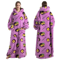  Pyjama plaid long en sherpa avec capuche et motifs fun. Idéal pour les soirées cocooning en famille cet hiver.