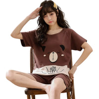 Renforcez votre complicité avec notre gamme de pyjamas d'été en coton, idéale pour les couples. Chaque ensemble comprend un haut à manches courtes et un short, offrant un confort optimal Sans sacrifier le style