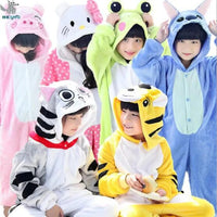 Offrez à vos enfants une expérience de sommeil unique avec nos Kigurumi en flanelle, représentant des animaux comme des licornes, des ours, et plus encore. Parfait pour garder vos petits au chaud pendant les nuits froides, chaque onesie est conçu pour maximiser le confort grâce à sa flanelle douce et épaisse. Laissez leurs imaginations s'envoler dans des rêves d'aventures fantastiques avec leurs nouveaux amis animaux.