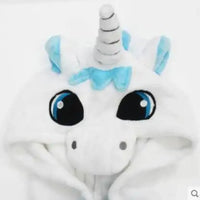Offrez à vos enfants une expérience de sommeil unique avec nos Kigurumi en flanelle, représentant des animaux comme des licornes, des ours, et plus encore. Parfait pour garder vos petits au chaud pendant les nuits froides, chaque onesie est conçu pour maximiser le confort grâce à sa flanelle douce et épaisse. Laissez leurs imaginations s'envoler dans des rêves d'aventures fantastiques avec leurs nouveaux Amis animaux.