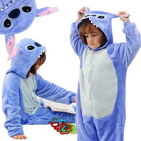 Ces pyjamas Kigurumi ne sont pas seulement chauds ; ils sont aussi incroyablement stylés et amusants. Choisissez parmi une variété de designs d'animaux pour trouver le compagnon nocturne préféré de votre enfant. Chaque modèle est réalisé avec une attention aux détails, des oreilles amusantes aux queues, garantissant que ces pyjamas seront le coup de cœur de leur Garde-robe d'hiver.