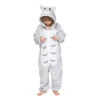 Nos Kigurumi sont le choix idéal pour les enfants qui aiment combiner jeu et confort. Non seulement ils fournissent une couche supplémentaire de chaleur durant les mois froids, mais ils encouragent également le jeu et la créativité grâce à leurs designs captivants. Investissez dans ces pyjamas de qualité supérieure et offrez à vos enfants le cadeau du confort et de la joie chaque nuit.