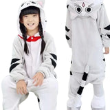 Nos Kigurumi sont le choix idéal pour les enfants qui aiment combiner jeu et confort. Non seulement ils fournissent une couche supplémentaire de chaleur durant les mois froids, mais ils encouragent également le jeu et la créativité grâce à leurs designs captivants. Investissez dans ces pyjamas de qualité supérieure et offrez à vos enfants le cadeau du confort et de la joie Chaque nuit.