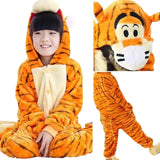 Nos Kigurumi oranges sont le choix idéal pour les enfants qui aiment combiner jeu et confort. Non seulement ils fournissent une couche supplémentaire de chaleur durant les mois froids, mais ils encouragent également le jeu et la créativité grâce à leurs designs captivants. Investissez dans ces pyjamas de qualité supérieure et offrez à vos enfants le cadeau du confort et de la joie chaque nuit.