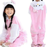 Plongez dans notre collection diversifiée de Kigurumi roses pour enfants et découvrez le parfait équilibre entre fonctionnalité et fantaisie. Avec des options allant de la licorne au chat, chaque pièce est conçue pour apporter un sourire aux visages des enfants et offrir une chaleur inégalée, faisant de l'heure du coucher le moment préféré de leur journée.