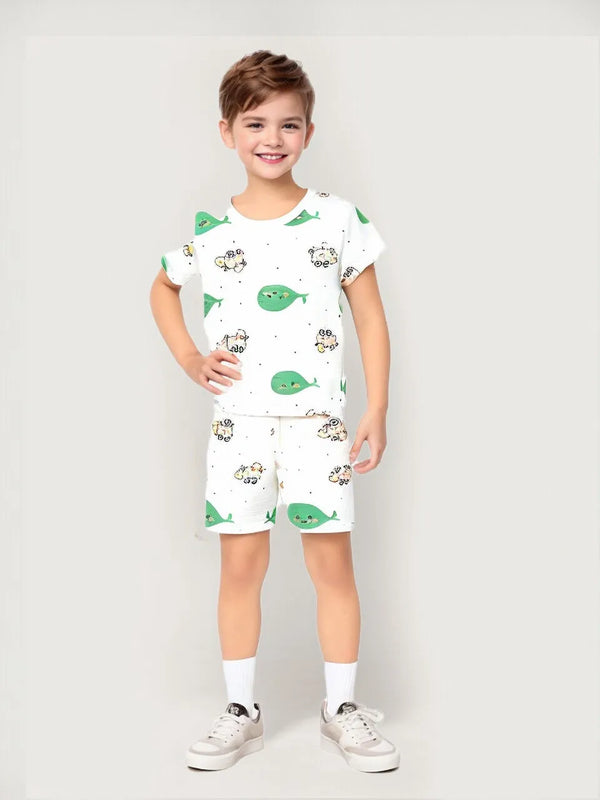 Préparez vos enfants pour les nuits chaudes avec notre ensemble de pyjamas d'été en coton. Conçu spécifiquement pour le confort des enfants, cet ensemble comprend un T-shirt à manches courtes et des shorts légers, idéaux pour garantir une nuit de sommeil agréable et fraîche. Disponible dans une variété de motifs joyeux, ces pyjamas sont parfaits pour les garçons et les filles qui veulent rester à l'aise et à la mode Même pendant leur sommeil.