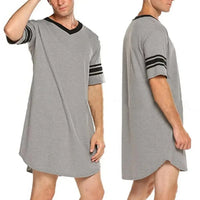 Adoptez un style décontracté mais élégant avec notre tenue d'intérieur pour hommes, spécialement conçue pour les mois d'été. Ce haut long à manches courtes dispose d'un col V qui ajoute une touche de raffinement à votre garde-robe de détente. Le motif à rayures colorées assure une apparence moderne et peut être porté aussi bien pour dormir que pour se relaxer à la maison.